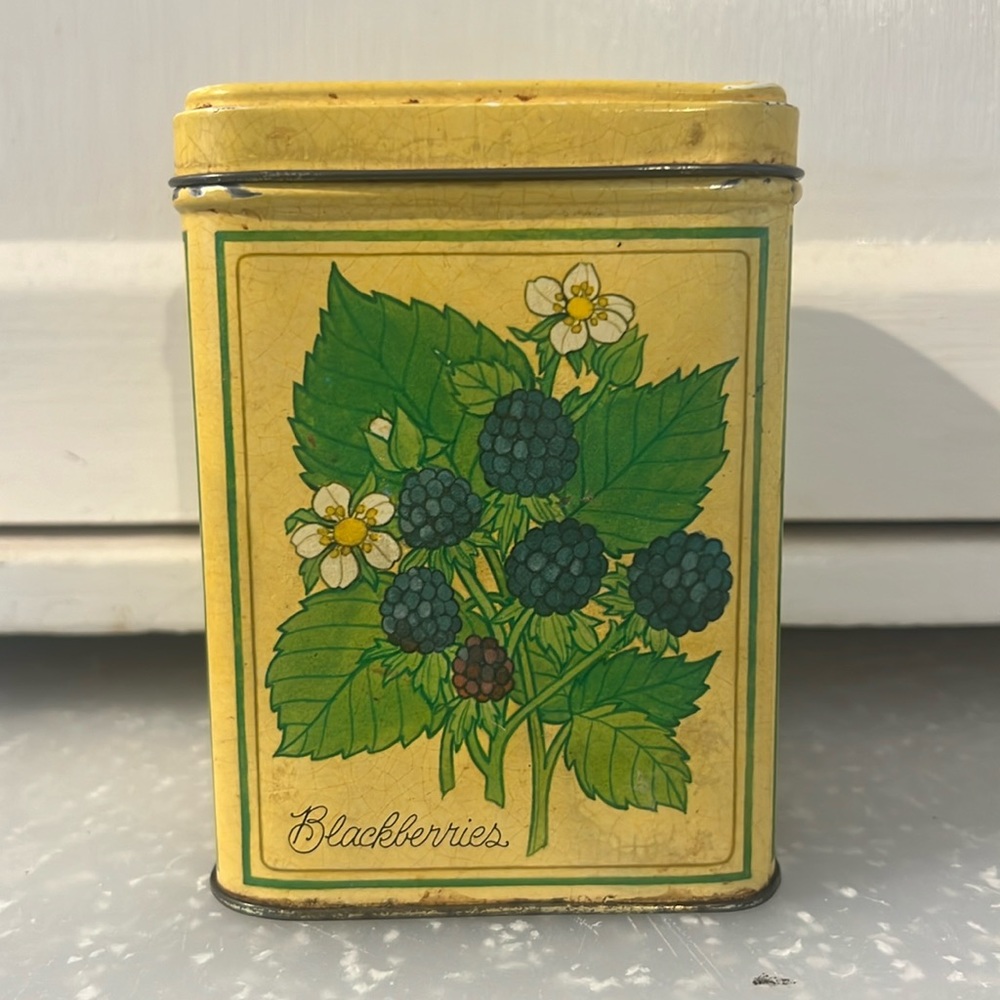 Vintage Hallmark Decorative Tin with Fruits on it.